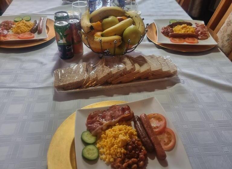 פנסיון Badi S B&b Guest House