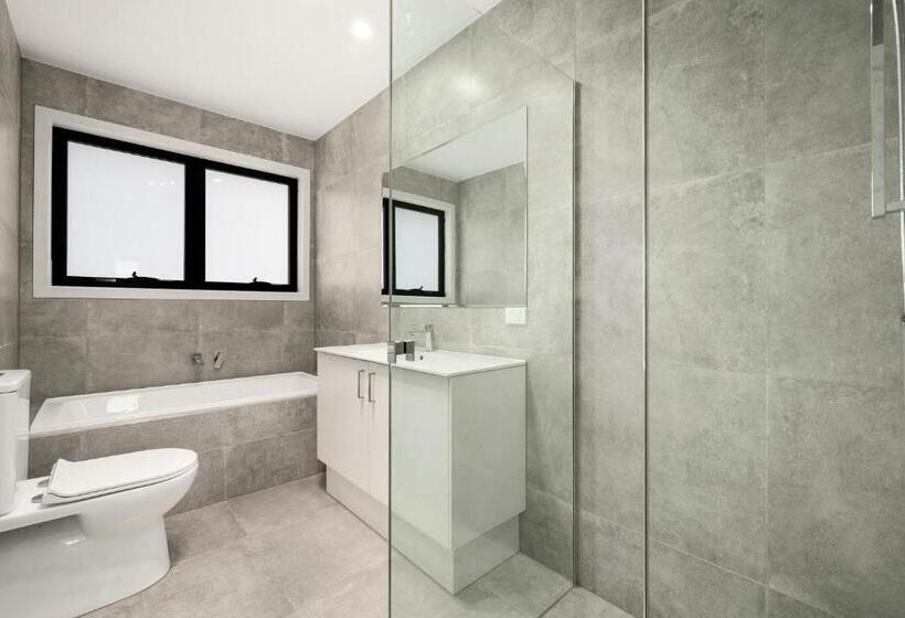 Пансион Brand New Comfortable Room In A Beautiful Suburb