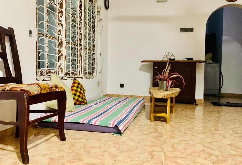 פנסיון Dreamy Surf House