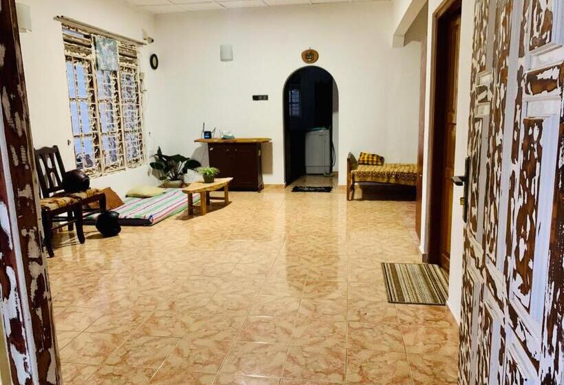 פנסיון Dreamy Surf House