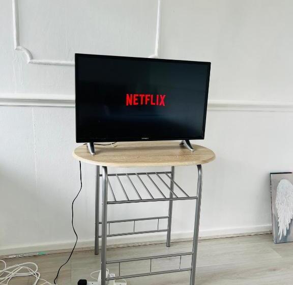 פנסיון Elegant Downtown Escape