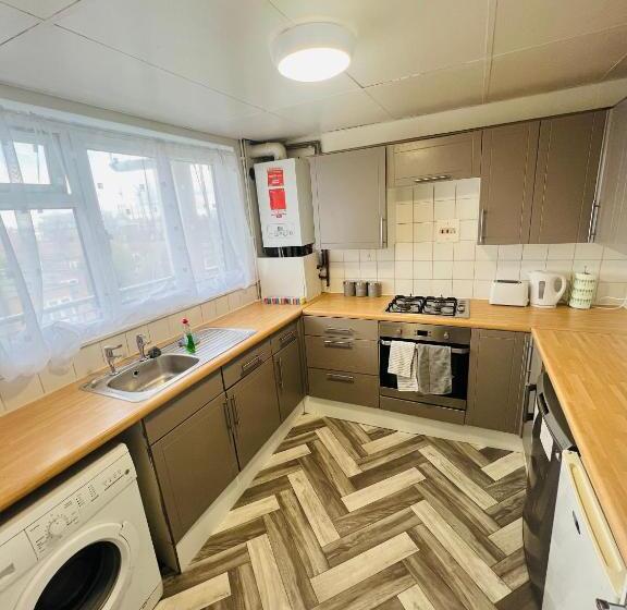 פנסיון Elegant Downtown Escape