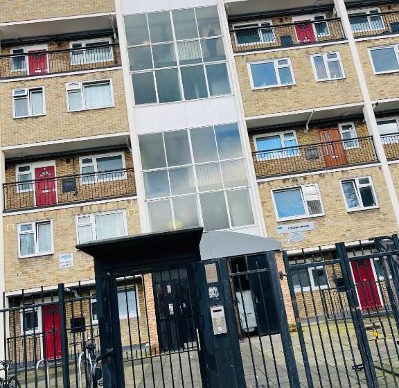 פנסיון Elegant Downtown Escape