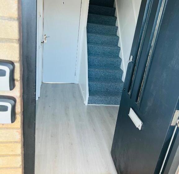 פנסיון Elegant Downtown Escape