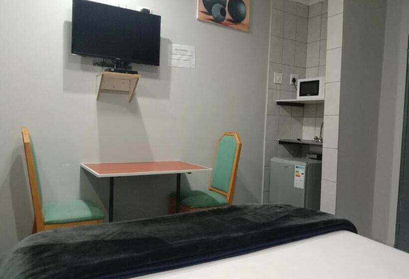 بنسيون Executive Guest House Randfontein