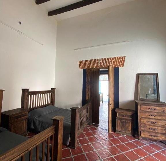 بنسيون Hostal Con 4 Habitaciones Sencillas En Segundo Piso