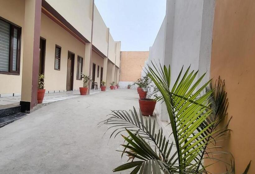 펜션 Panipat Town House Panipath