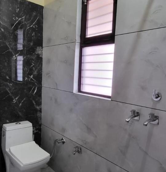 펜션 Panipat Town House Panipath