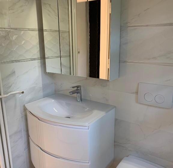 بنسيون Rooms In The Villa Near The Airport, Share Bathroom And Share Kitchen