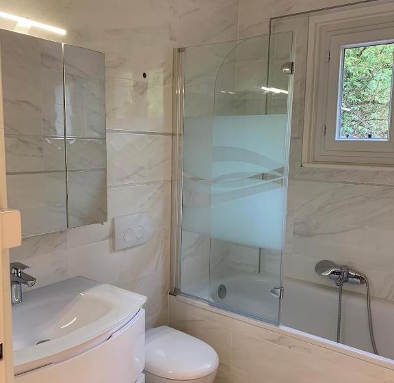 بنسيون Rooms In The Villa Near The Airport, Share Bathroom And Share Kitchen