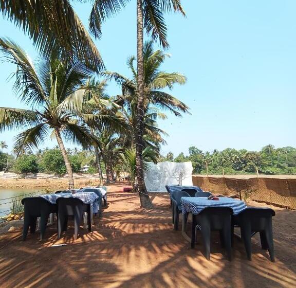 استراحتگاه Wake Park Goa