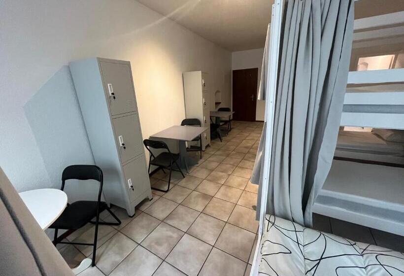 فندق صغير Auberge De Jeunesse Hyper Centre De Neuchâtel