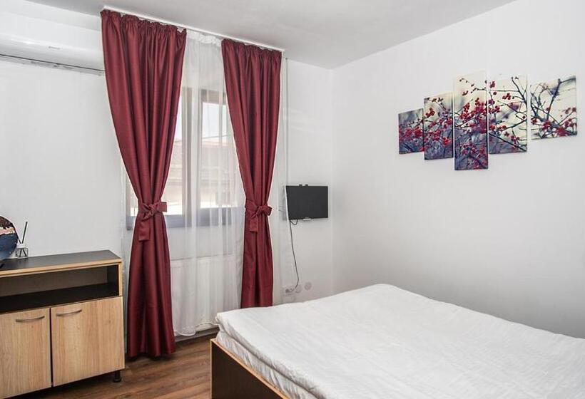 فندق صغير La Platouri