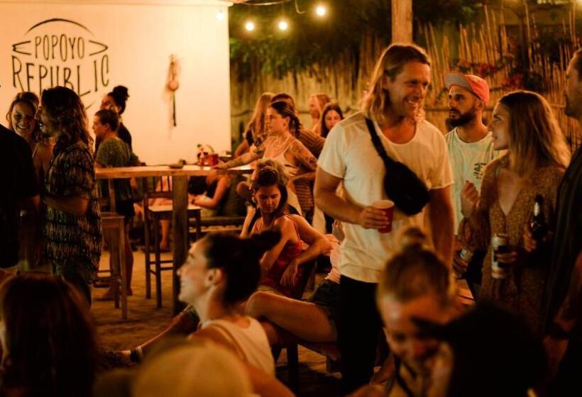 호스텔 Popoyo Republic