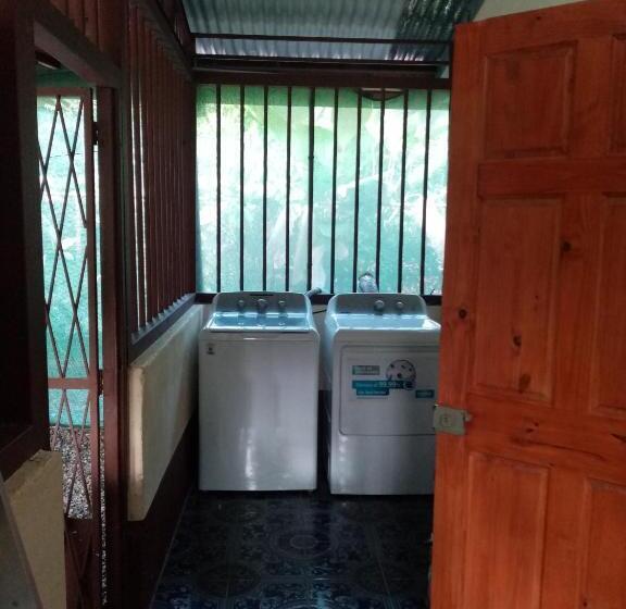 تختخواب و صبحانه La Casita