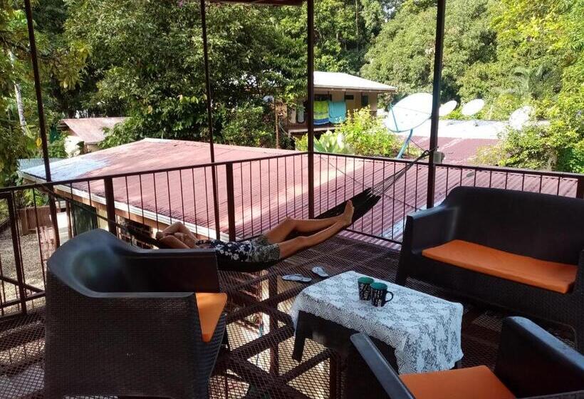 تختخواب و صبحانه La Casita