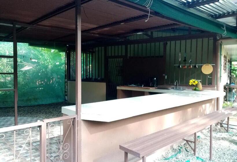 تختخواب و صبحانه La Casita