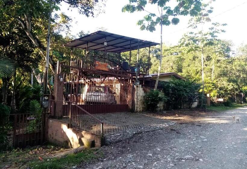 تختخواب و صبحانه La Casita