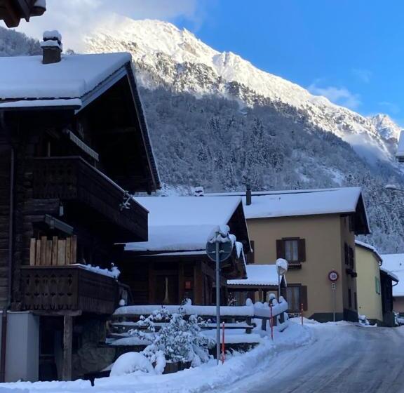 住宿加早餐  La Petite Auberge
