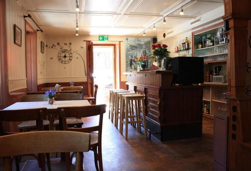 住宿加早餐  La Petite Auberge