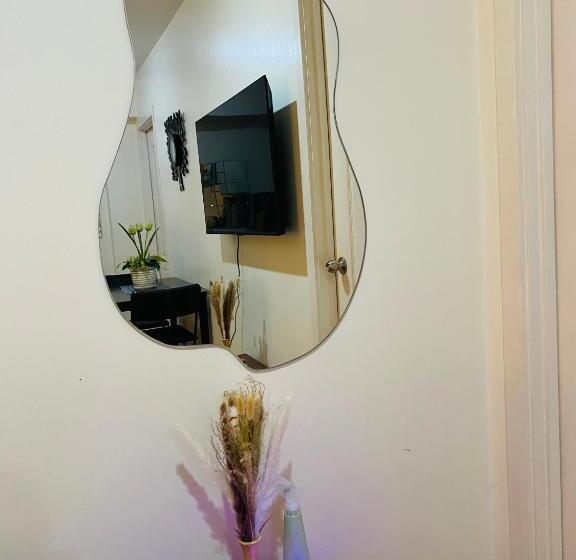 Cozy And Minimalist Room Near Airport