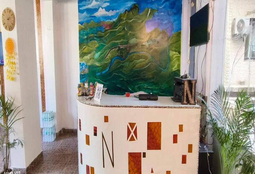 Ensquare Hostel With Kitchen, Rooftop Cafe, Live Music