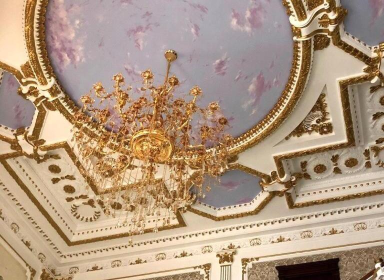 Garden Hotel With Pool