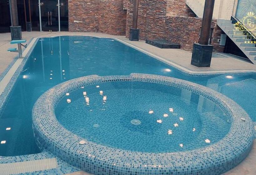 Garden Hotel With Pool