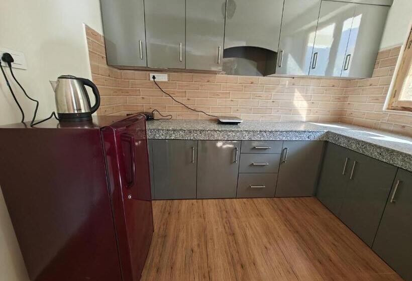 فندق Alooma Cafe And Homestay