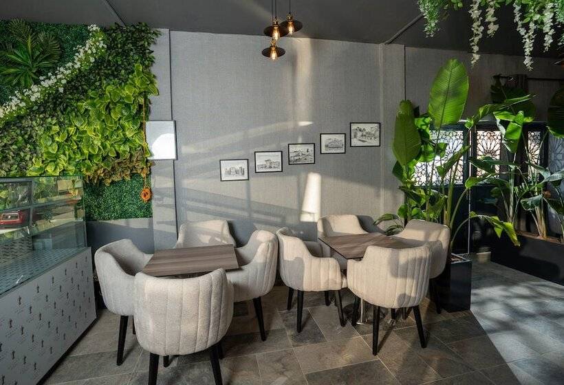 هتل Banasa Center