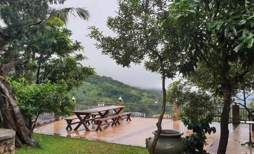 ホテル Boho Chic Villa   Udadumbara   Kandy