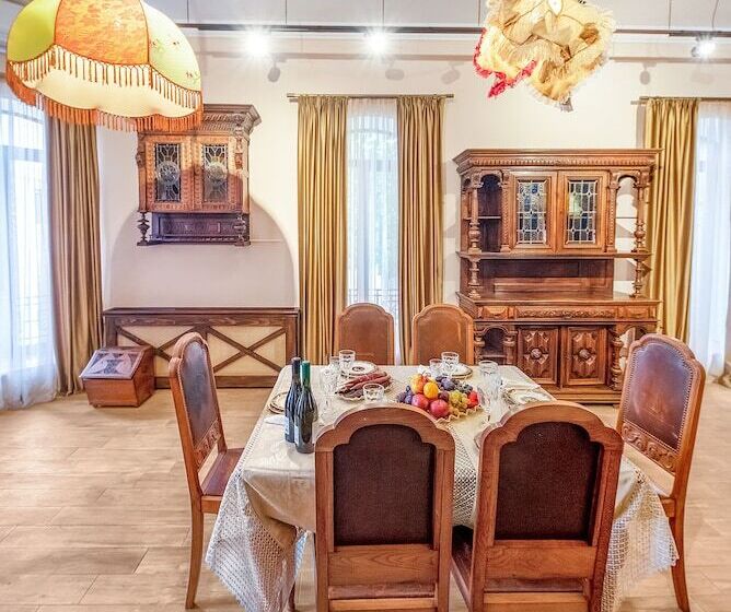 هتل Dzvel Ubanshi