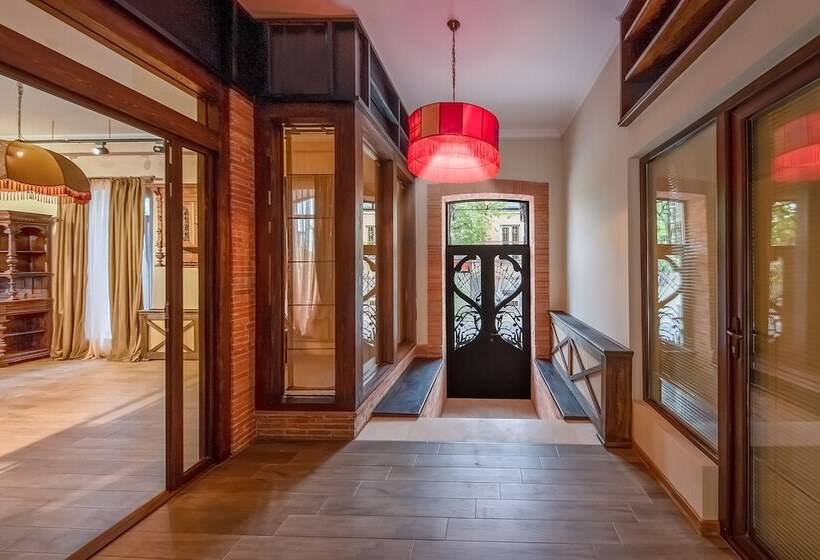 هتل Dzvel Ubanshi