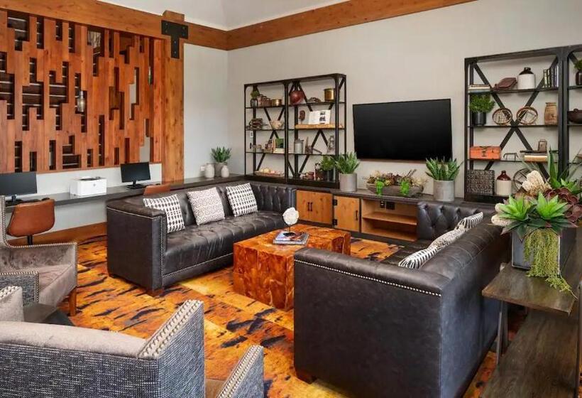 Отель Exquisite Upscale Oasis · Ski Resort