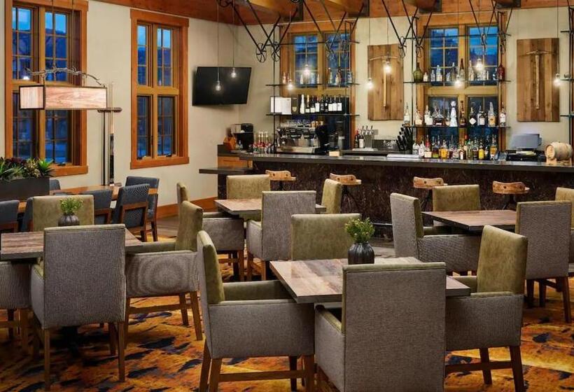 Отель Exquisite Upscale Oasis · Ski Resort