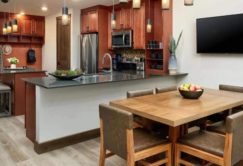 Отель Exquisite Upscale Oasis · Ski Resort