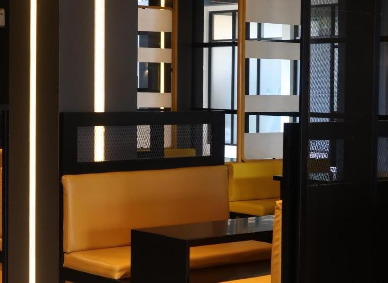 ホテル Fhandika Boutique Inc