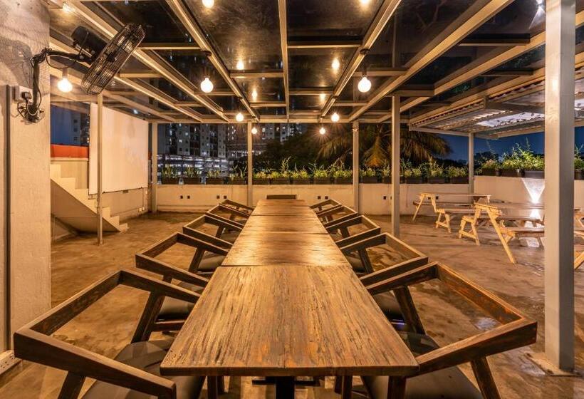 هتل Gentz Residency & Restaurant