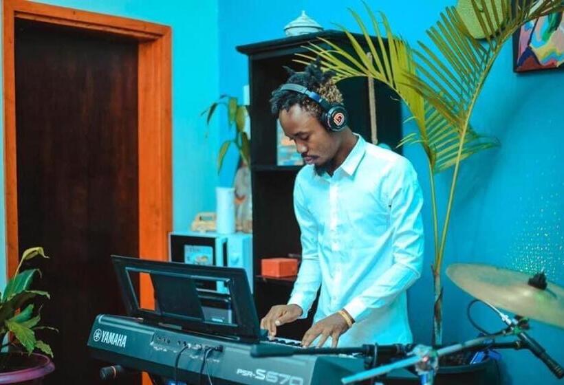 هتل Heaven Bar & Lounge