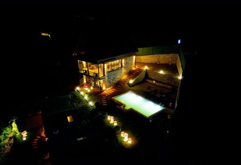 ホテル Hobbit Chalet