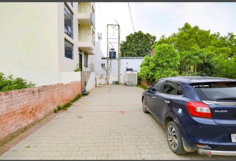 Отель Lily Grand By Gds