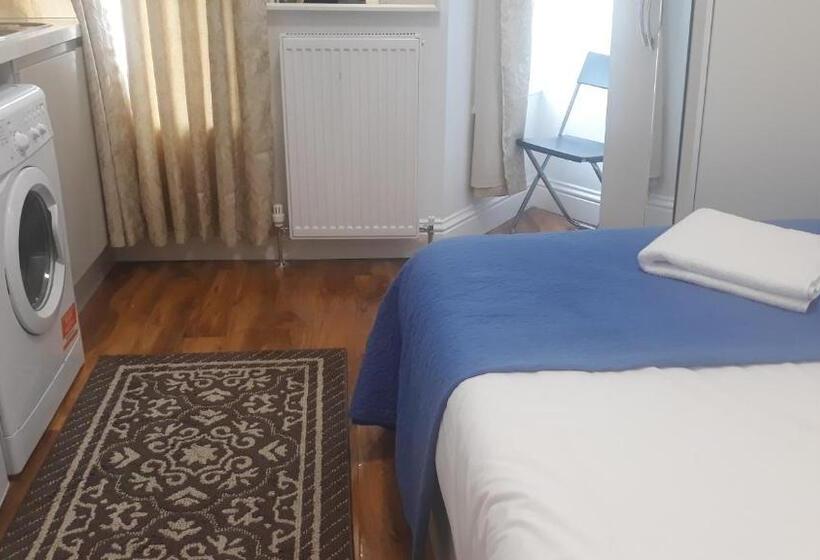 Отель Luxury Studio Flat