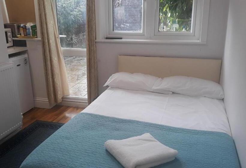 Отель Luxury Studio Flat