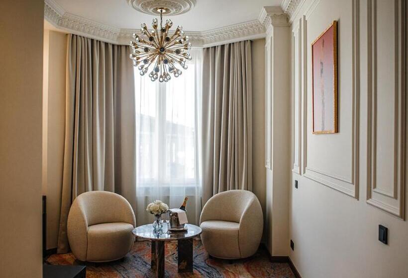 هتل Nadiya Palace