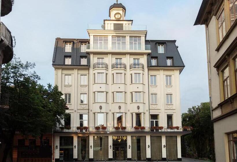 هتل Nadiya Palace