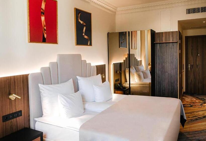 هتل Nadiya Palace