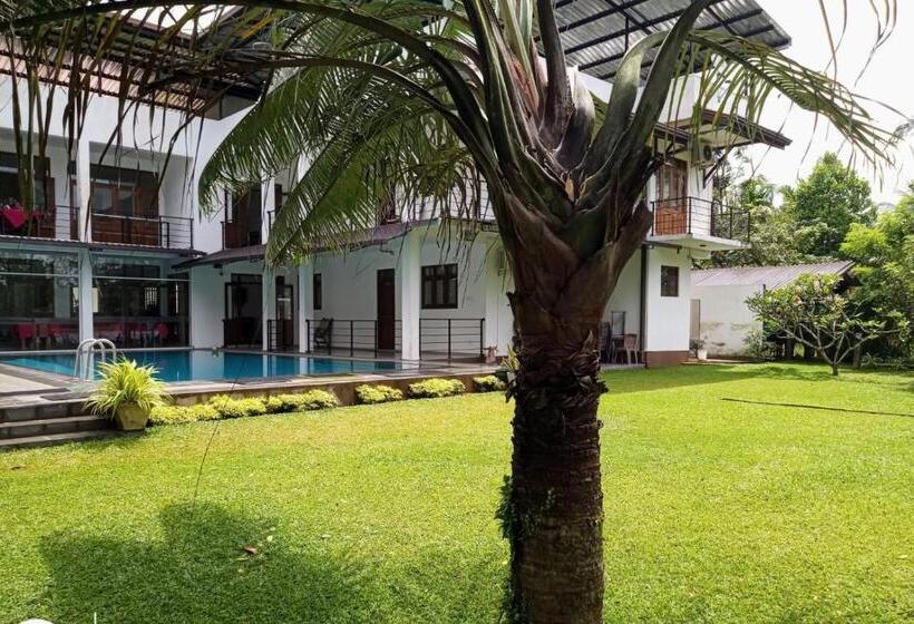 Отель New Lavan Bolgoda