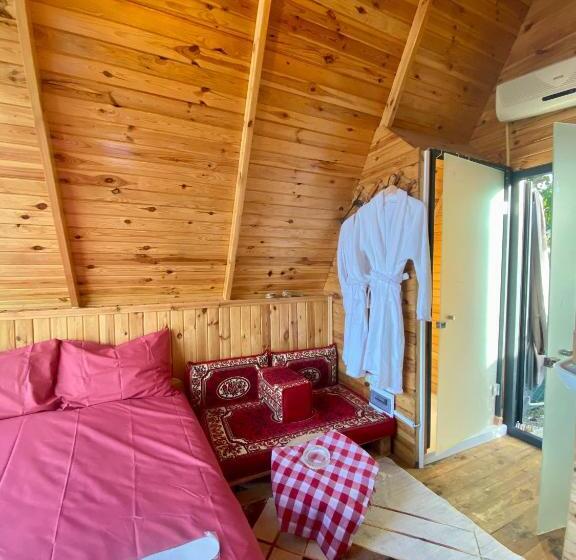בית מלון כפרי Nirvana Bungalov