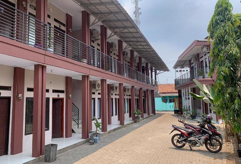 호텔 Reddoorz Near Fkip Untirta Serang