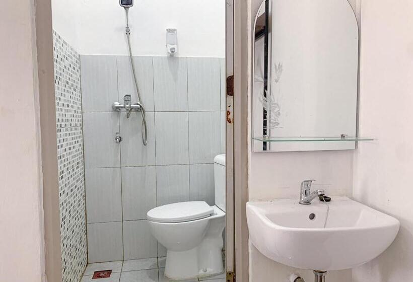 호텔 Reddoorz Near Fkip Untirta Serang